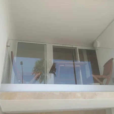 Aquamarine Sea Front - Elevated Ground Floor With Balcony And Yard Daire *