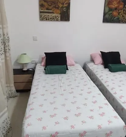 Aquamarine Sea Front - Elevated Ground Floor With Balcony And Yard Daire