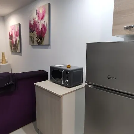 Aquamarine Sea Front - Elevated Ground Floor With Balcony And Yard *