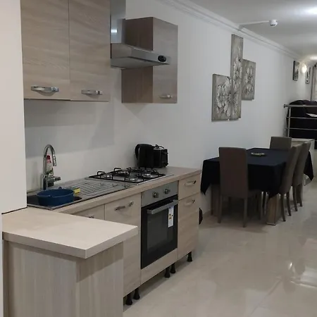 Aquamarine Sea Front - Elevated Ground Floor With Balcony And Yard Apartment
