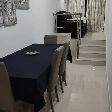 Aquamarine Sea Front - Elevated Ground Floor With Balcony And Yard Apartamento