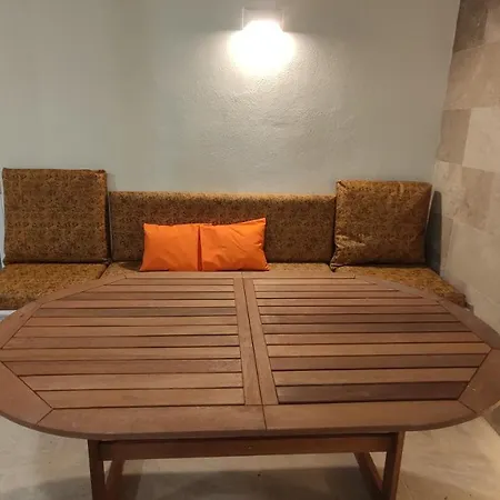 Aquamarine Sea Front - Elevated Ground Floor With Balcony And Yard *