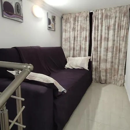 Aquamarine Sea Front - Elevated Ground Floor With Balcony And Yard Apartamento