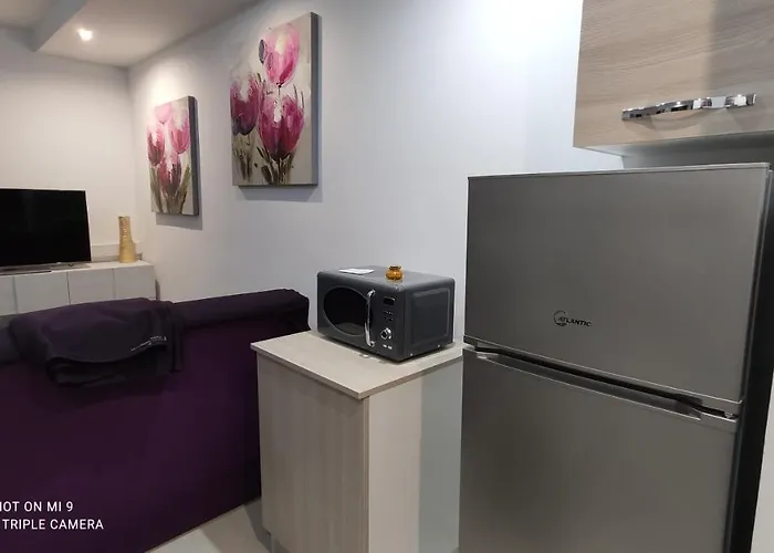 Aquamarine Sea Front - Elevated Ground Floor With Balcony And Yard *