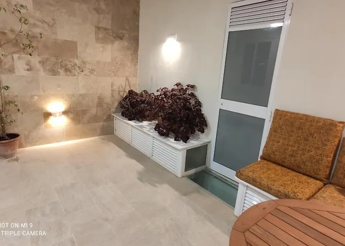 Apartment Aquamarine Sea Front - Elevated Ground Floor With Balcony And Yard