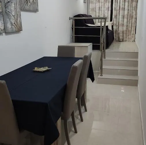 Aquamarine Sea Front - Elevated Ground Floor With Balcony And Yard Apartment