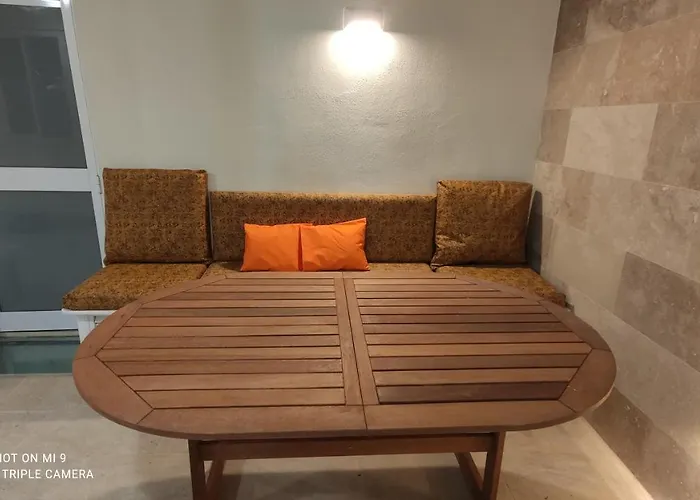 Aquamarine Sea Front - Elevated Ground Floor With Balcony And Yard *