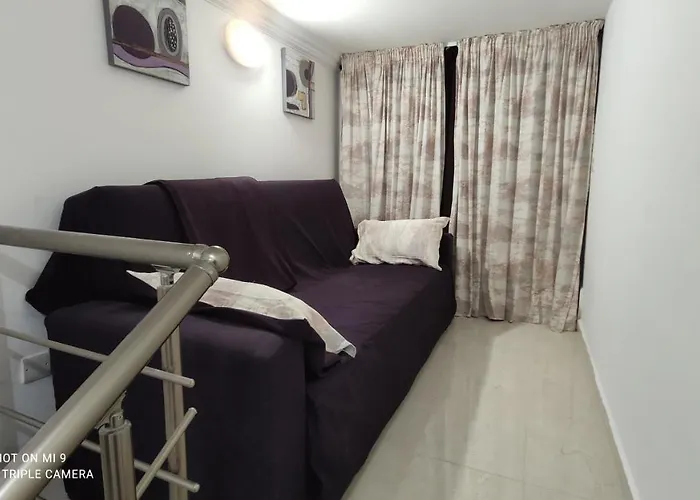 Aquamarine Sea Front - Elevated Ground Floor With Balcony And Yard Apartment